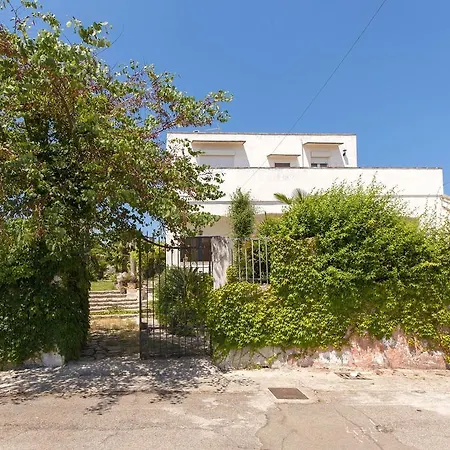 Liliana Villa *